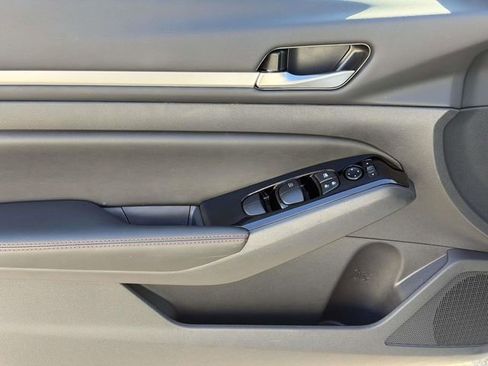 Used 2025 Nissan Altima 2.5 SR image 22