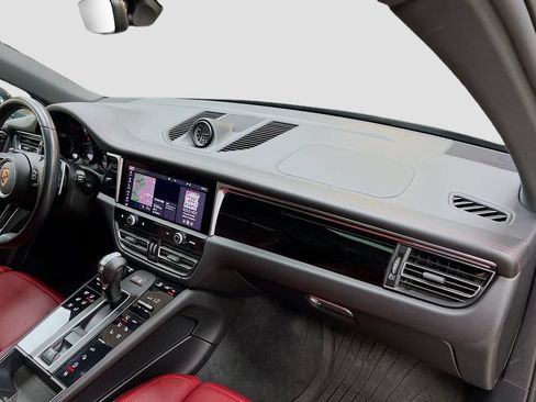 Certified 2023 Porsche Macan AWD/4WD image 29