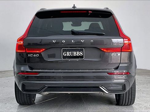 Certified 2023 Volvo XC60 B6 Ultimate w/ Protection Package Premier image 7