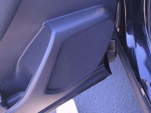 Used 2023 Toyota Highlander XLE image 17