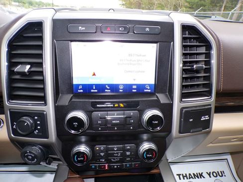 Used 2019 Ford F150 Lariat w/ Equipment Group 502A Luxury AWD/4WD image 27