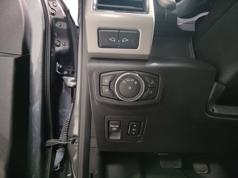 Used 2018 Ford F150 Lariat w/ Equipment Group 502A Luxury AWD/4WD image 37
