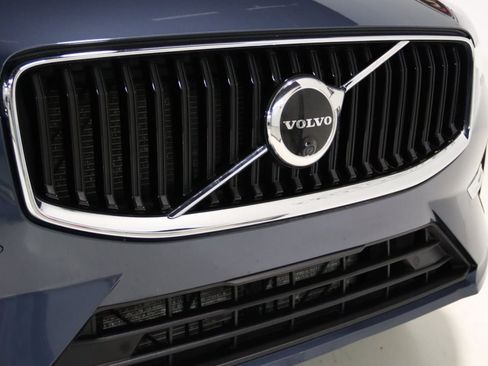 Used 2022 Volvo XC60 B5 Momentum w/ Advanced Package AWD/4WD image 25
