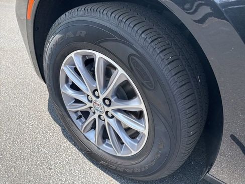 Certified 2024 Buick Enclave Premium image 38