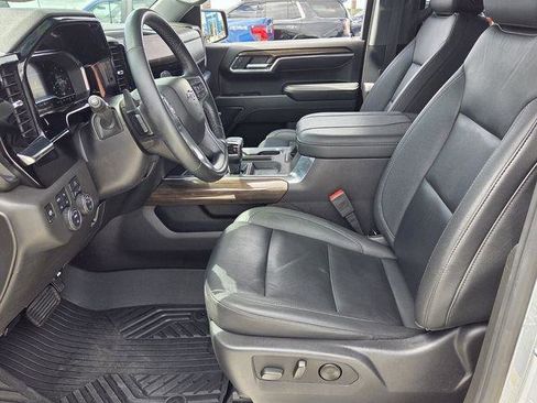 Used 2024 Chevrolet Silverado 1500 LT Trail Boss w/ Convenience Package II AWD/4WD image 9