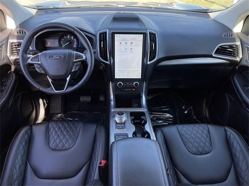 Used 2024 Ford Edge Titanium image 11