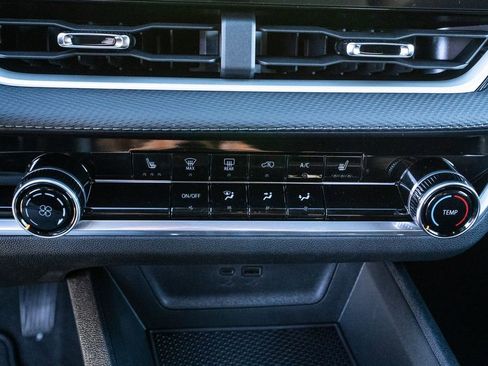 New 2026 Chevrolet Equinox LT image 24