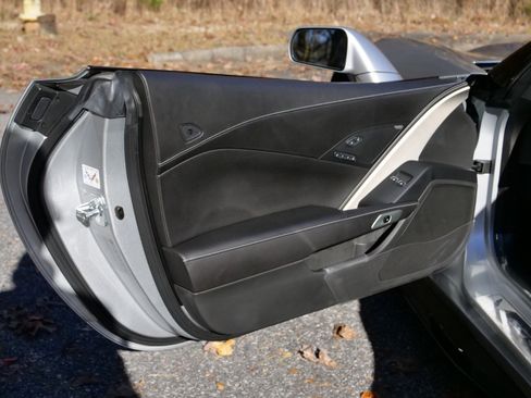 Used 2016 Chevrolet Corvette Z06 w/ 3LZ Preferred Equipment Group image 30