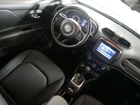 Used 2019 Jeep Renegade Altitude w/ Quick Order Package 2XM image 9