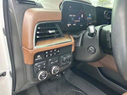 Used 2025 Chevrolet Tahoe High Country AWD/4WD image 17