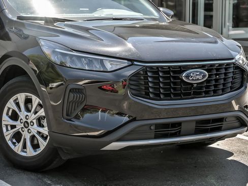 Used 2023 Ford Escape Active w/ Tech Pack #2 AWD/4WD image 2