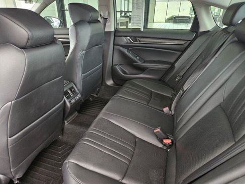Used 2022 Honda Accord Touring image 9