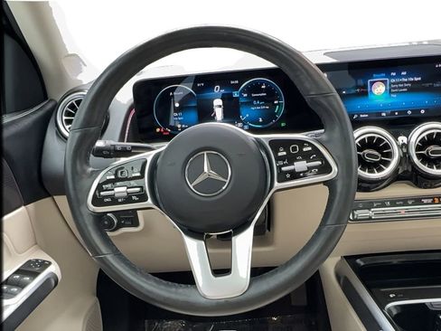Used 2022 Mercedes-Benz GLB 250 w/ Premium Package Lite image 35