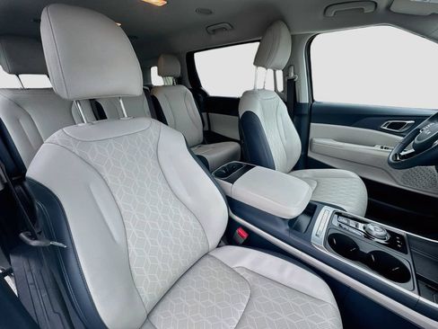 Certified 2026 Kia Carnival EX FWD image 33