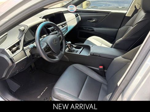 Used 2025 Lexus ES 350 w/ Accessory Package (Z1) FWD image 4