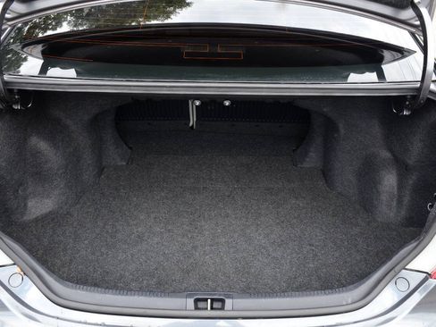 Used 2014 Toyota Camry XLE w/ Leather Package FWD image 9