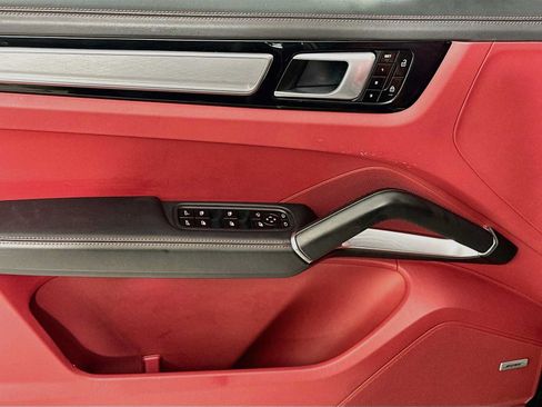 Certified 2021 Porsche Cayenne Turbo AWD/4WD image 11