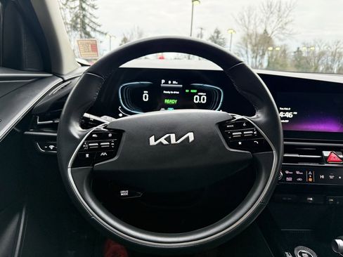 Used 2023 Kia Niro EX image 37
