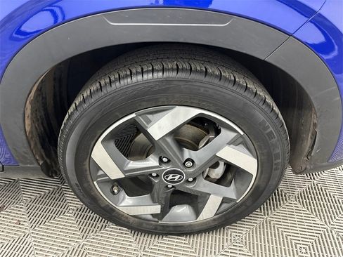 Used 2025 Hyundai Venue Limited image 12