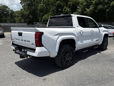 Used 2024 Toyota Tacoma SR5 AWD/4WD image 5