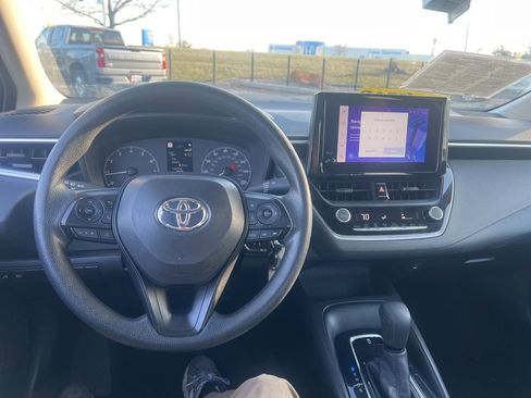 Used 2025 Toyota Corolla LE image 20