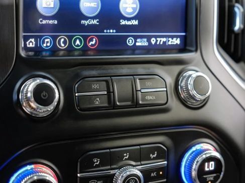 Used 2020 GMC Sierra 2500 AT4 w/ AT4 Premium Package AWD/4WD image 37