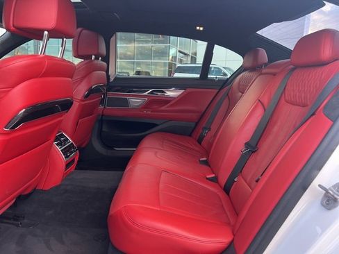 Used 2018 BMW 750i xDrive image 18
