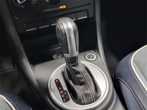 Used 2016 Volkswagen Beetle 1.8T Denim image 20