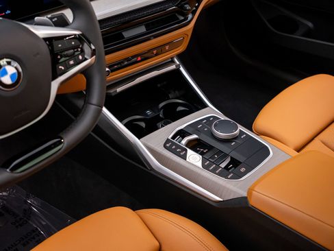 Certified 2025 BMW 330i xDrive Sedan AWD/4WD image 13