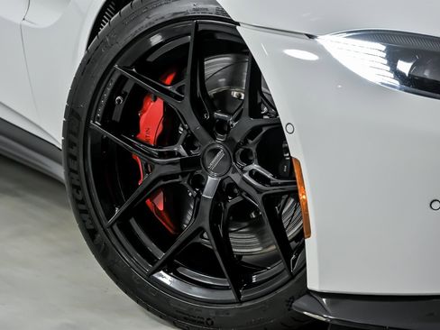 Used 2021 Aston Martin V8 Vantage Coupe image 4