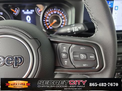 New 2025 Jeep Gladiator Sport image 17