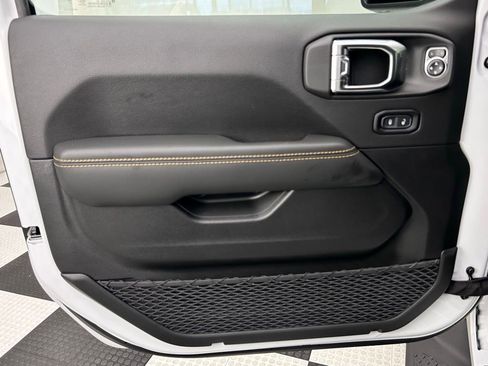 New 2025 Jeep Gladiator Sport image 12