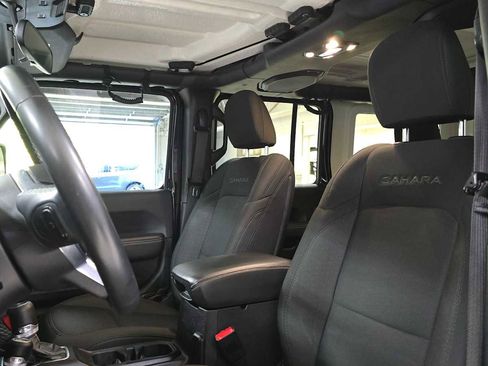 Used 2019 Jeep Wrangler Unlimited Sahara image 25