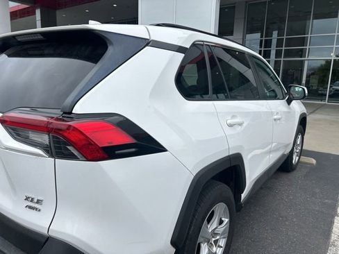 Used 2019 Toyota RAV4 XLE AWD/4WD image 9
