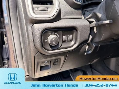 Used 2020 RAM 1500 Laramie AWD/4WD image 17