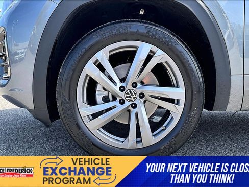 Used 2024 Volkswagen Atlas Cross Sport SEL R-Line image 8