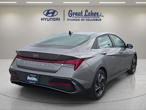 Used 2024 Hyundai Elantra SEL w/ Convenience Package FWD image 5