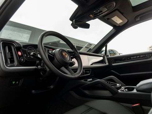 New 2026 Porsche Cayenne AWD/4WD image 4