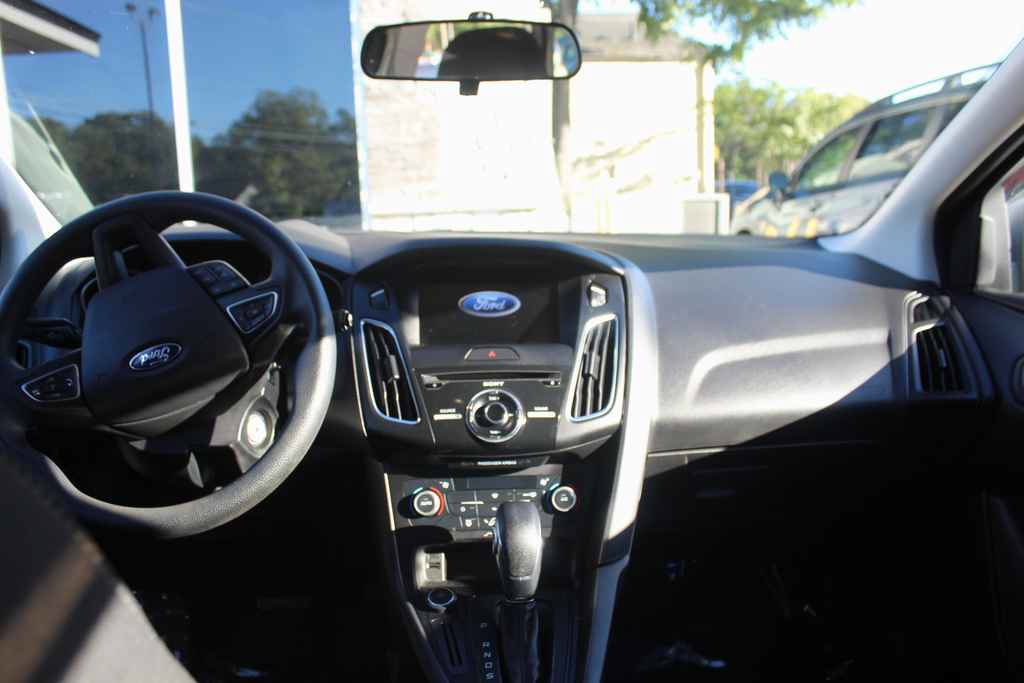 Used 2017 Ford Focus SEL FWD image 28