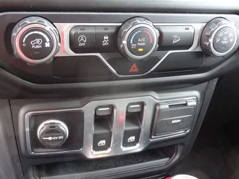 Used 2019 Jeep Wrangler Sport AWD/4WD image 23