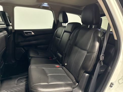 Used 2014 Nissan Pathfinder Platinum w/ Platinum Premium Package image 37
