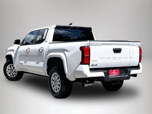 Used 2024 Toyota Tacoma SR5 AWD/4WD image 4
