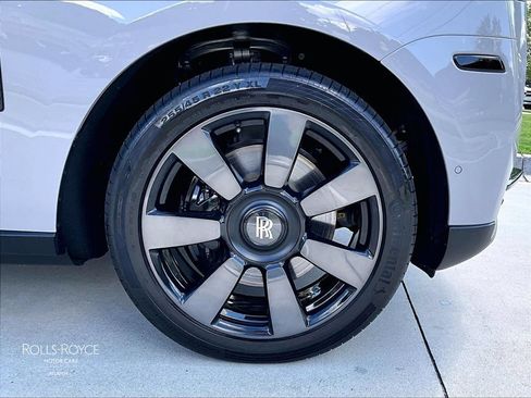 Certified 2021 Rolls-Royce Cullinan AWD/4WD image 30