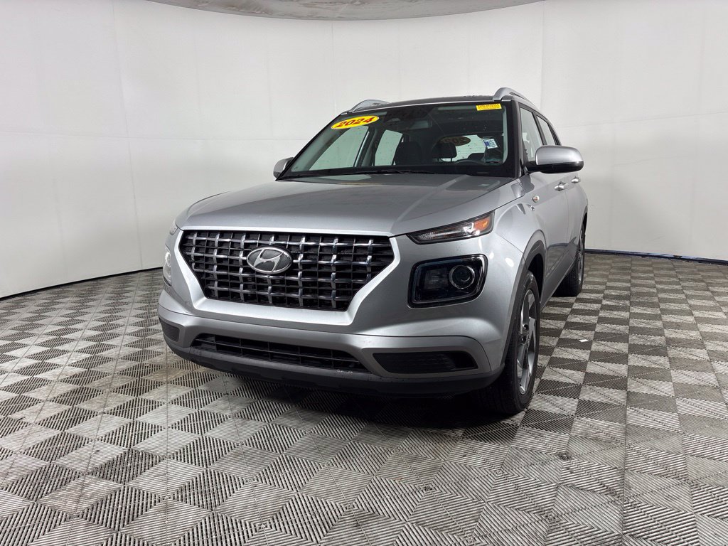 Used 2024 Hyundai Venue SEL FWD image 7