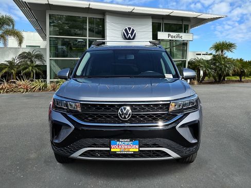 Used 2022 Volkswagen Taos SE image 2