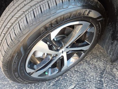 Used 2025 Chevrolet Trax RS w/ Driver Confidence Package image 14