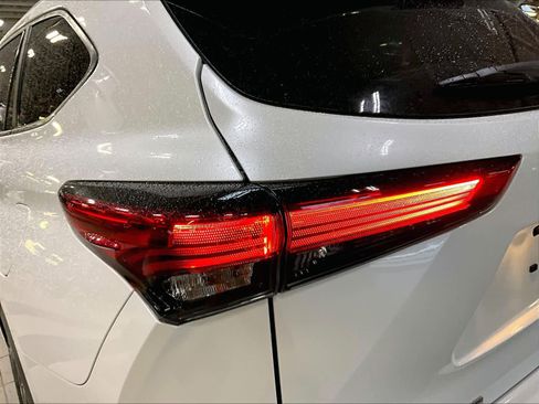 Used 2023 Toyota Highlander XLE image 35