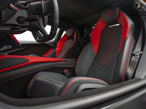 Used 2024 Lamborghini Revuelto image 28