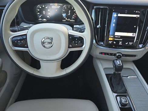 Used 2022 Volvo V60 T5 Cross Country w/ Advanced Package image 14