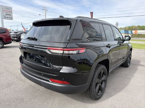 Used 2023 Jeep Grand Cherokee Limited w/ Black Appearance Package RWD image 6